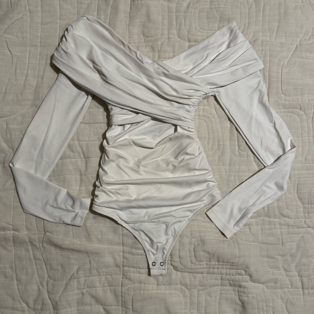 Abercrombie XXS Cream Ruched Off the Shoulder Bodysuit